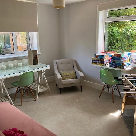 Beautiful 4 Double Bedroom House In Poole With Hot Tub, Near Sandbanks 外观 照片
