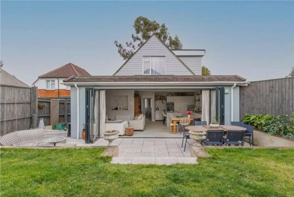 Beautiful 4 Double Bedroom House In Poole With Hot Tub, Near Sandbanks 外观 照片