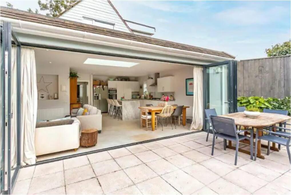 Beautiful 4 Double Bedroom House In Poole With Hot Tub, Near Sandbanks 外观 照片