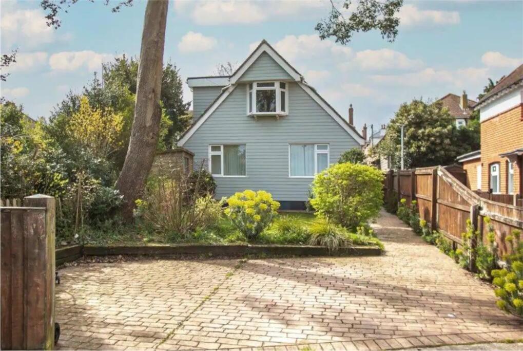 Beautiful 4 Double Bedroom House In Poole With Hot Tub, Near Sandbanks 外观 照片