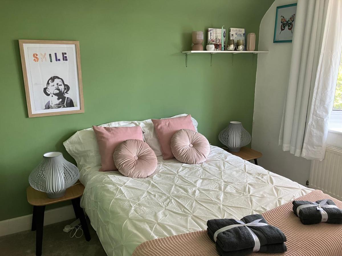 Beautiful 4 Double Bedroom House In Poole With Hot Tub, Near Sandbanks 外观 照片