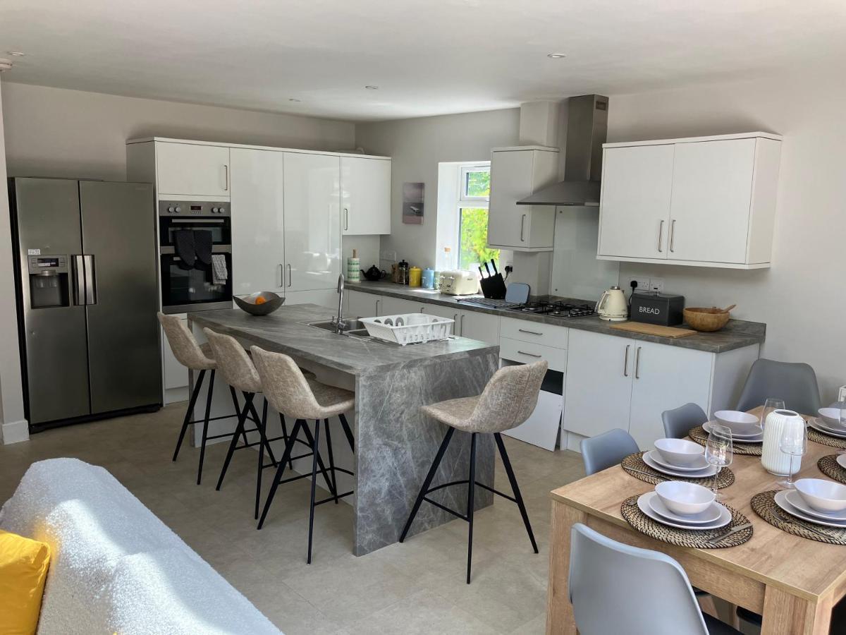 Beautiful 4 Double Bedroom House In Poole With Hot Tub, Near Sandbanks 外观 照片