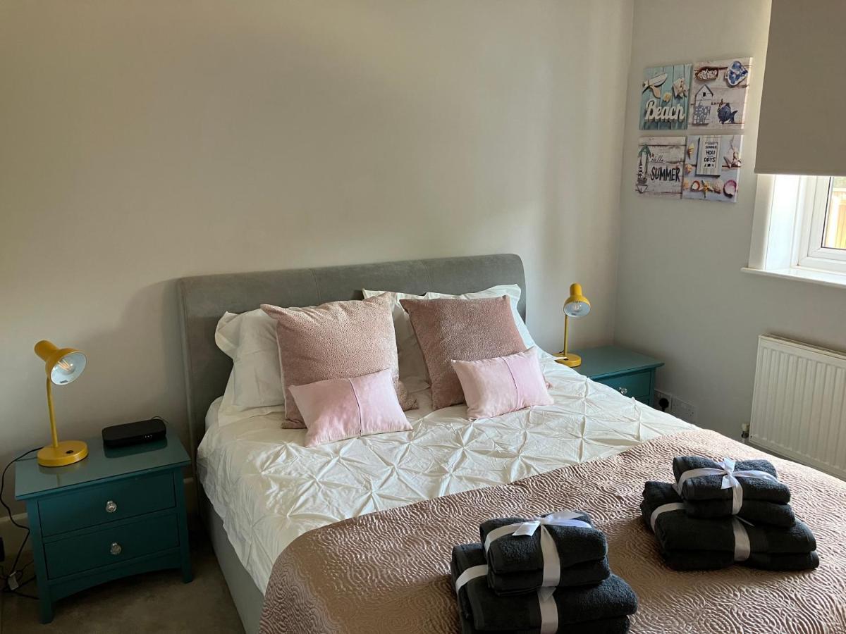Beautiful 4 Double Bedroom House In Poole With Hot Tub, Near Sandbanks 外观 照片